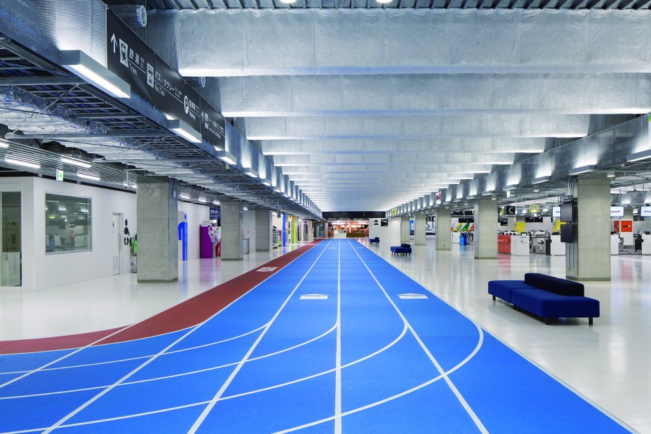 Induction route utilizing rubber flooring, Passenger Terminal Building No.3 Narita Airport, Photo: Kenta Hasegawa